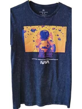 Hyper Space Men's Graphic Spaceman NASA short Sleeve T-Shirt Size Medium.